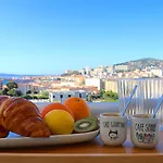 Spacieux Vue Et Montagne En Dernier étage Avec Terrasse - Parking Et Wifi Appartement Ajaccio (Corsica)