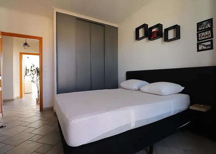 Spacieux Vue Et Montagne En Dernier Etage Avec Terrasse - Parking Et Wifi Ajaccio (Corsica)