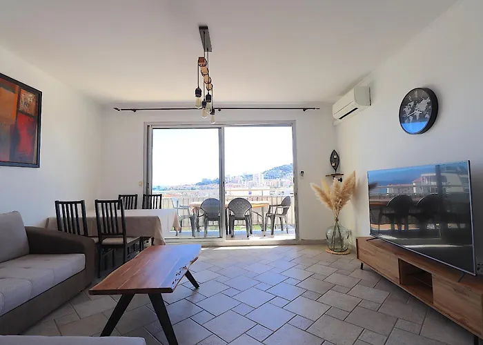 Spacieux Vue Et Montagne En Dernier Etage Avec Terrasse - Parking Et Wifi * Ajaccio (Corsica)
